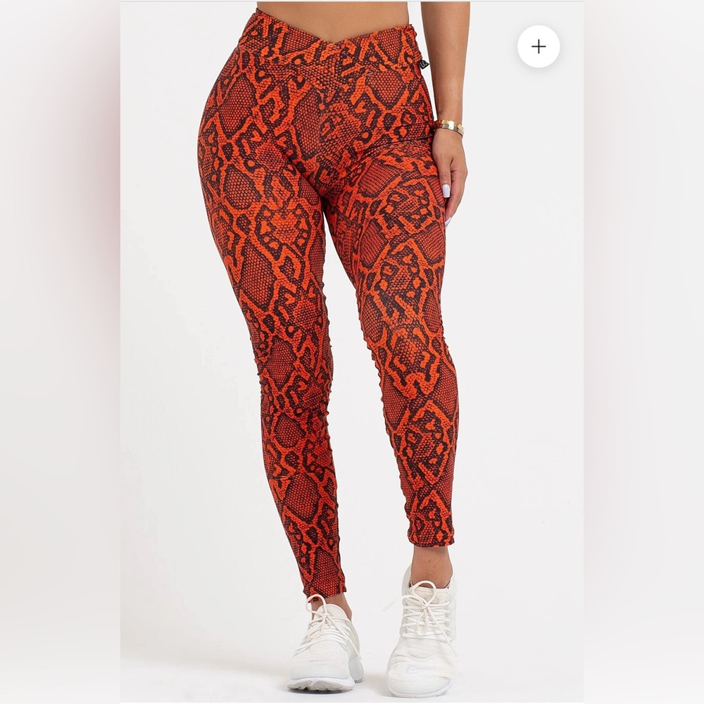 LiciFit venom scrunch leggings